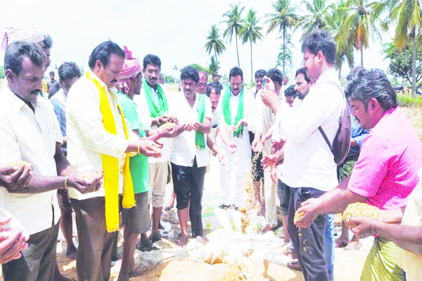 రైతులను ఆదుకోవాలి