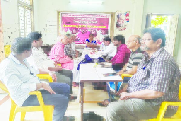 రెజ్లింగ్‌ ఫెడరేషన్‌ చీఫ్‌ అరెస్టుకు డిమాండ్‌