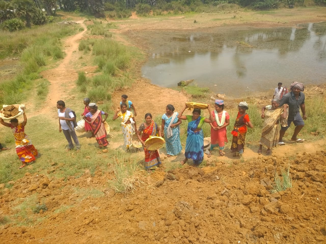  పనులు జాస్తి... సౌకర్యాలు నాస్తి!