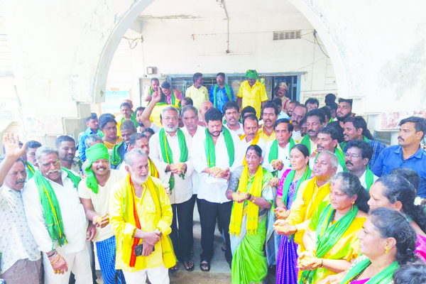 బేషరతుగా ధాన్యం కొనుగోలు చేయాలి