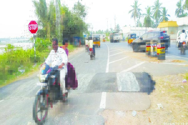 తాళ్లరేవు ప్రమాద ఘటనా స్థలంలో యుద్ధ ప్రాతిపదికన స్పీడ్‌ బ్రేకర్లు ఏర్పాటు