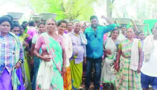 ఉపాధి బకాయిలు చెల్లించాలి
