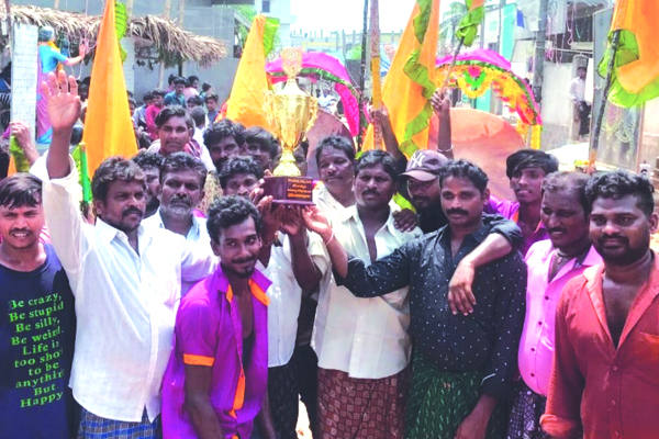 కళారూపాల విజేతలకు బహుమతి ప్రదానం