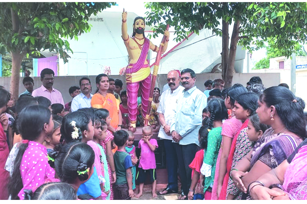 విప్లవ వీరుడు అల్లూరికి ఘన నివాళి