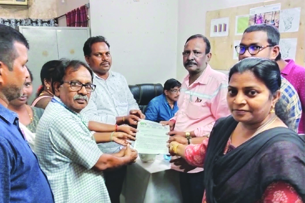 సమస్యలపై 104 ఉద్యోగుల వినతి