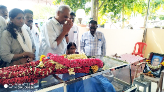 కేతు భౌతికాయానికి నివాళులర్పిస్తున్న సిపిఐ జాతీయ కార్యదర్శి నారాయణ