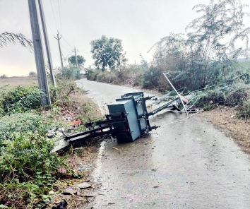 రామాపురం : నేలకొరిగిన ట్రాన్స్‌ఫార్మర్‌