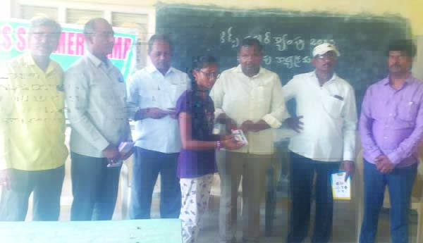 ప్రశ్నించేతత్వాన్ని అలవరచుకోవాలి