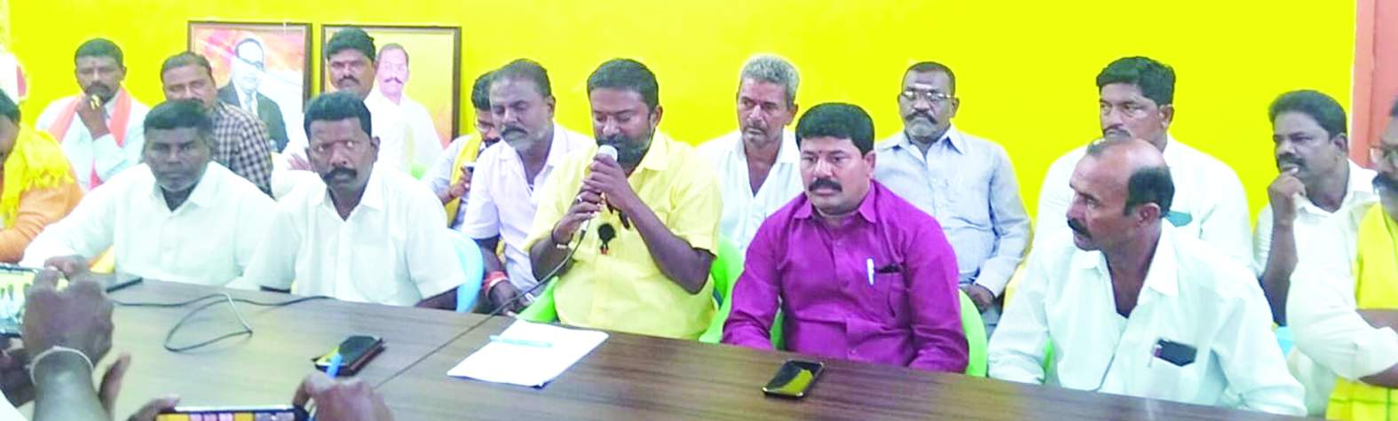 సమావేశంలో మాట్లాడుతున్న భూపాల్‌ చౌదరి