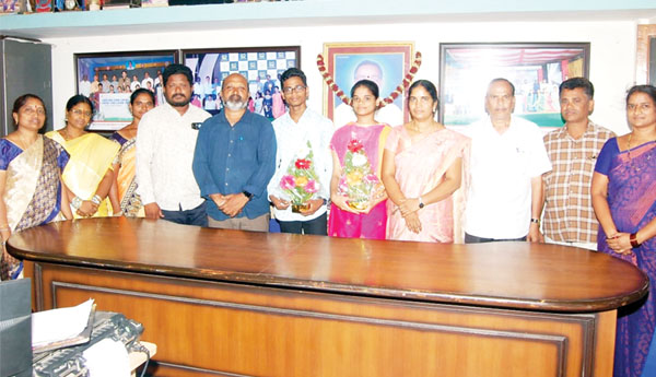 టెన్త్‌లో సత్తా చాటిన విద్యార్థులు