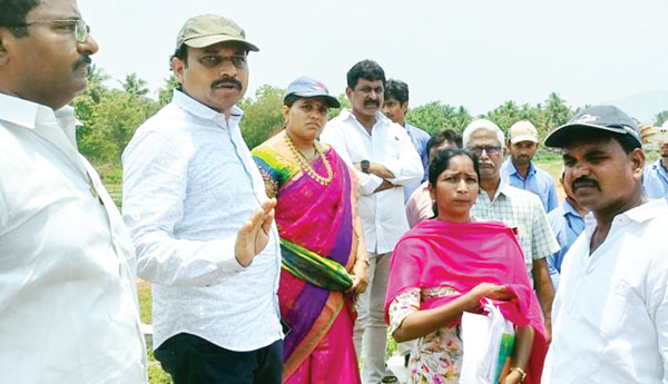 జగనన్న లేఅవుట్ల పరిశీలన