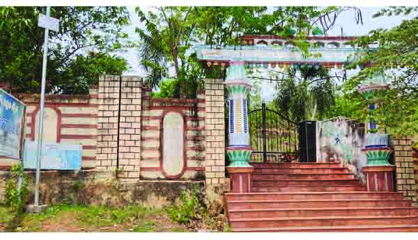 అభివృద్ధికి నోచని అల్లూరి పార్కు