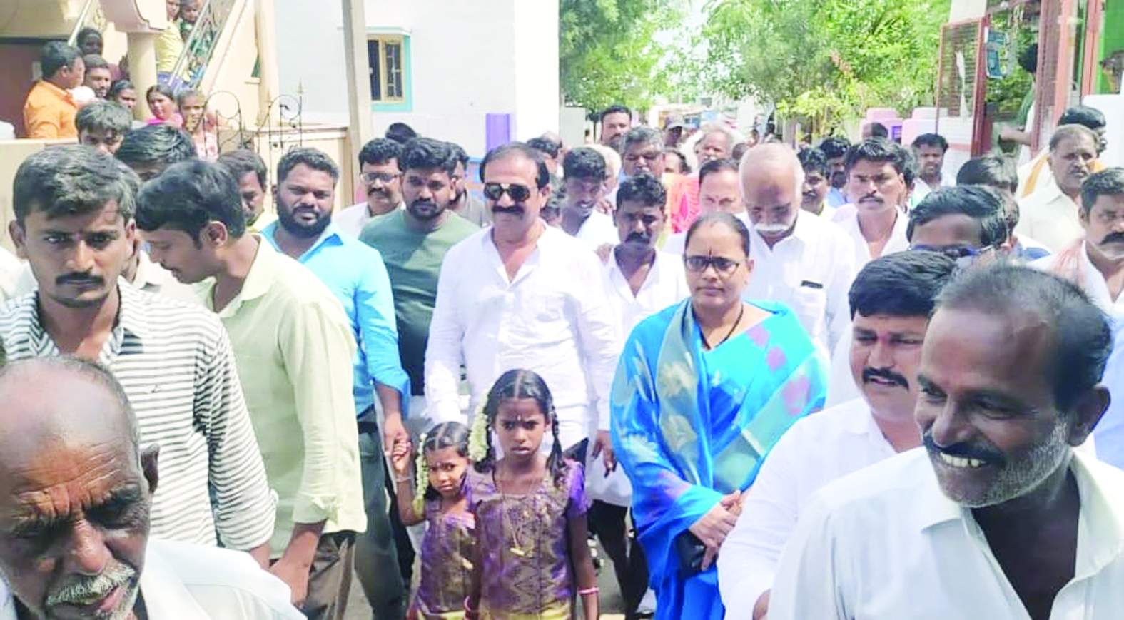 మల్లికార్జున చౌదరికి స్వాగతం పలుకుతున్న టిడిపి నాయకులు