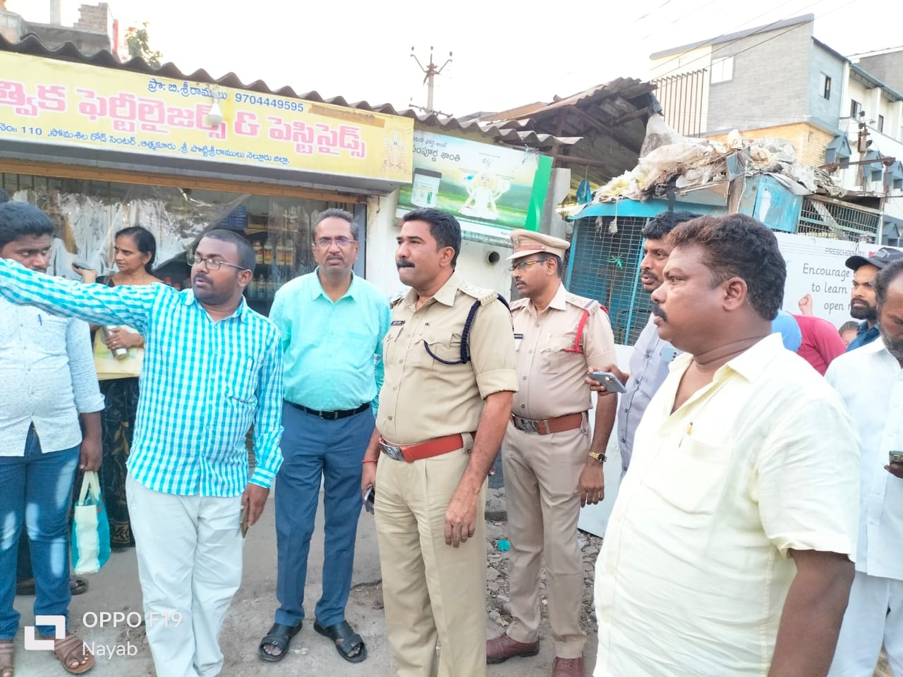 ట్రాఫిక్‌ సమస్యను పరిశీలించిన అధికారులు
