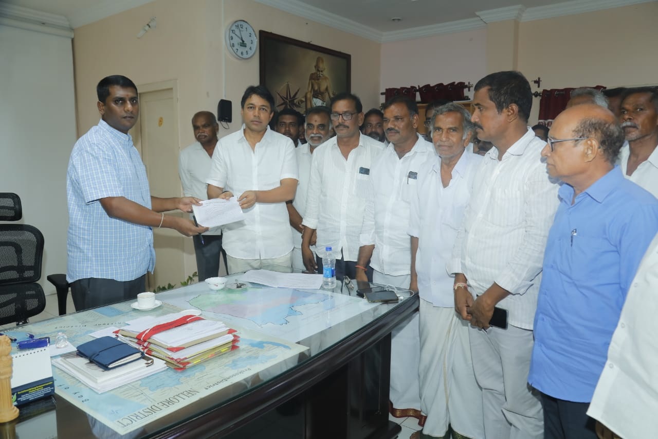 అభివృద్ధి పనులు, నిధులు మంజూరు చేయాలని వినతి