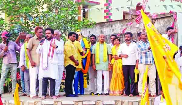 లోకేష్‌కు మద్దతుగా పాదయాత్రలు