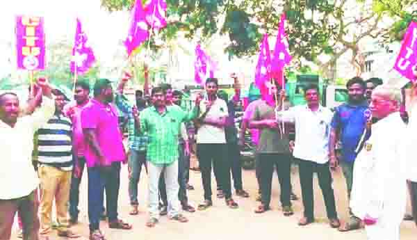జివిఎంసి కార్మికుల టోకెన్‌ సమ్మె