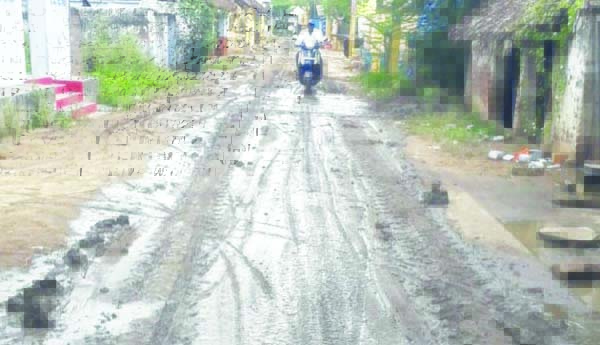 కోనేటిపురంలో అక్రమంగా మట్టి తవ్వకాలు