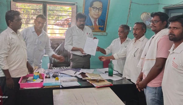 దెబ్బతిన్న పంటలను ప్రభుత్వం కొనాలి