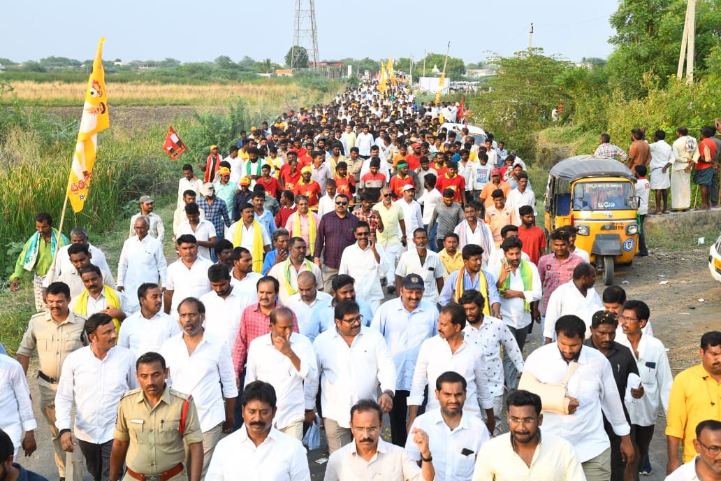 లోకేష్‌కు భారీగా స్వాగతం పలుకుతున్న నాయకులు, ప్రజలు