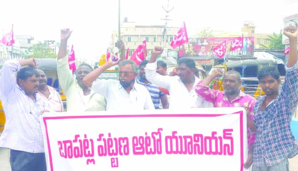 సమస్యల పరిష్కారానికి సంఘటిత పోరాటం