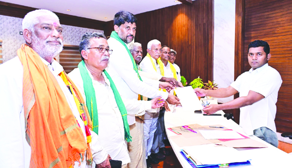 నష్టపోయిన రైతులను ఆదుకోవాలి: టిడిపి