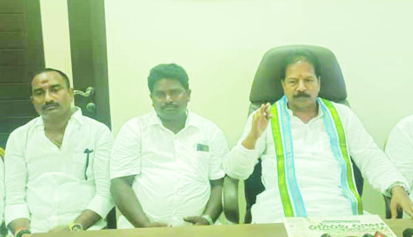 చంద్రబాబుకు మతిపోయింది: కోన