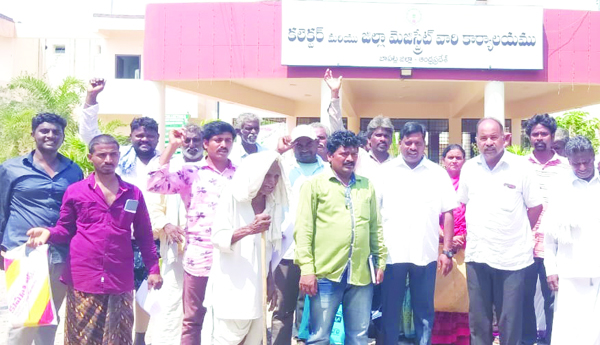 కూకట్లపల్లి భూములు దళితులకే ఇవ్వాలి