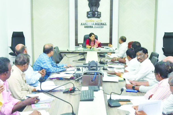 గడువులోగా ప్రభుత్వ భవన నిర్మాణాలు పూర్తి చేయాలి