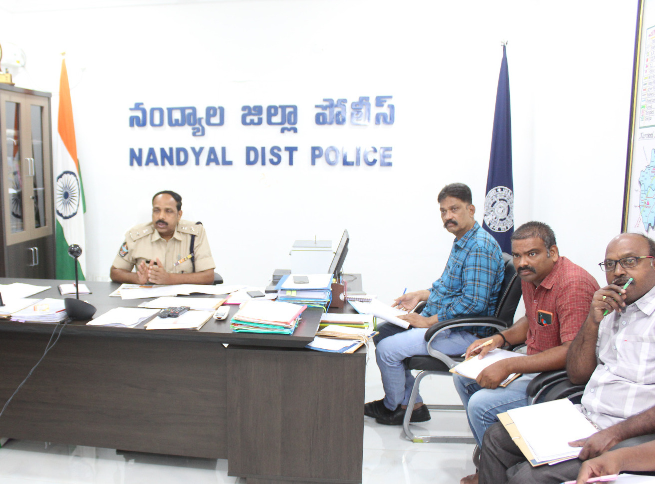 జూమ్‌ కాన్ఫరెన్స్‌ లో మాట్లాడుతున్న జిల్లా ఎస్పీ..