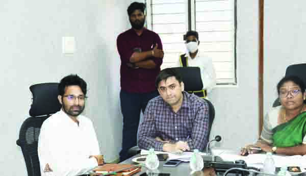 సకాలంలో విత్తనాలు పంపిణీ చేయండి