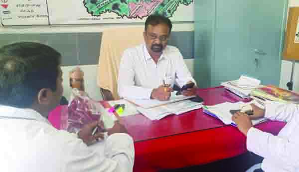 పిహెచ్‌సిని సందర్శించిన డిఎంఅండ్‌హెచ్‌ఒ