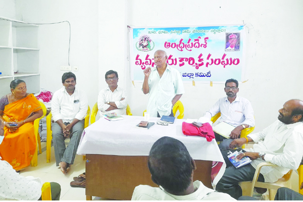 ఉపాధి హామీని నిర్వీర్యం చేస్తున్న మోడీ