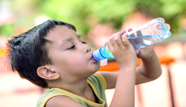 Taking-care-of-children-in-the-sun-is-like-this