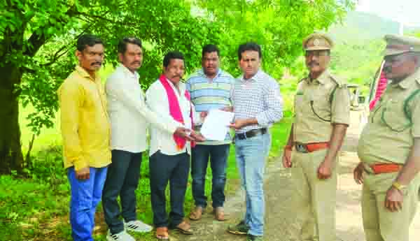 అధికారులు సహకరించాలి