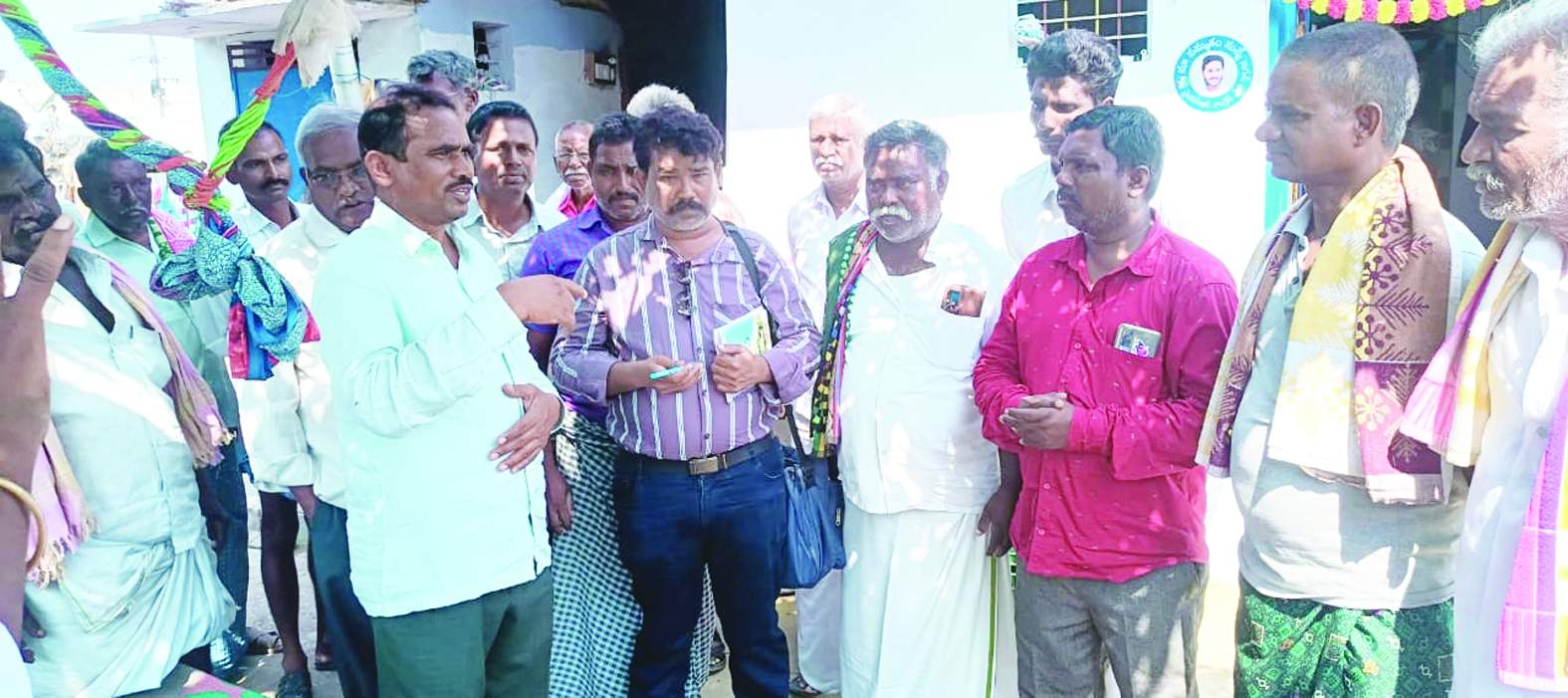 మాట్లాడుతున్న సిపిఎం జిల్లా కార్యదర్శి గౌస్‌ దేశాయి