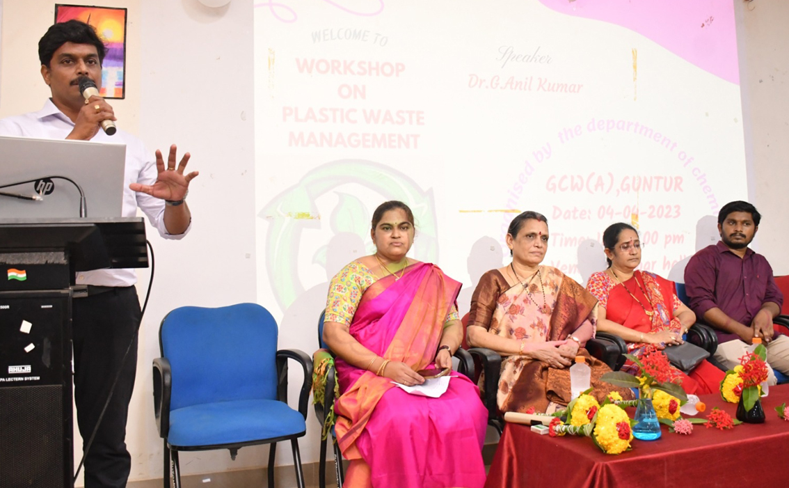 ప్లాస్టిక్‌ రహిత సమాజ నిర్మాణానికి యువత కీలకం