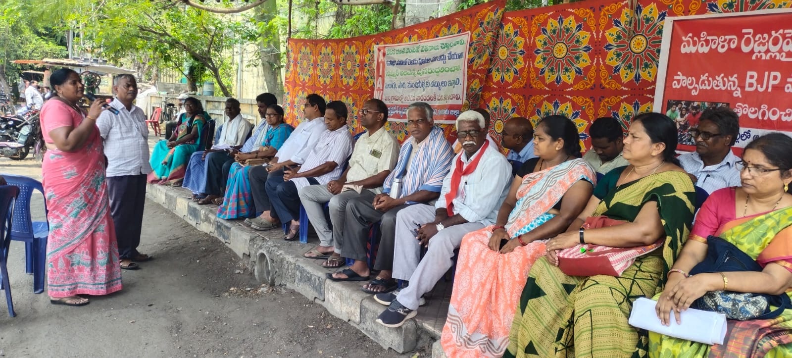 ఉపాధి హామీని పటిష్టంగా అమలు చేయాలి