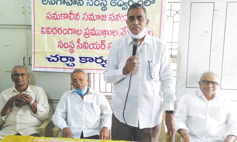 మాట్లాడుతున్న ప్రసాదరావు