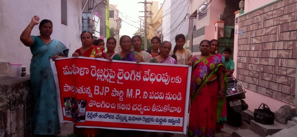 రెజ్లర్ల పోరాటానికి సంఘీభావ వెల్లువ​​​​​​​