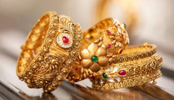 /Gold-price-61,850