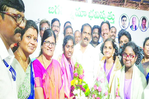 విద్యార్థుల ఉజ్వల భవిష్యత్తుకే గురుకుల పాఠశాలలు