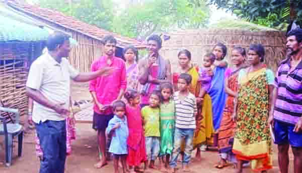 గిరిజనుల నిరసన