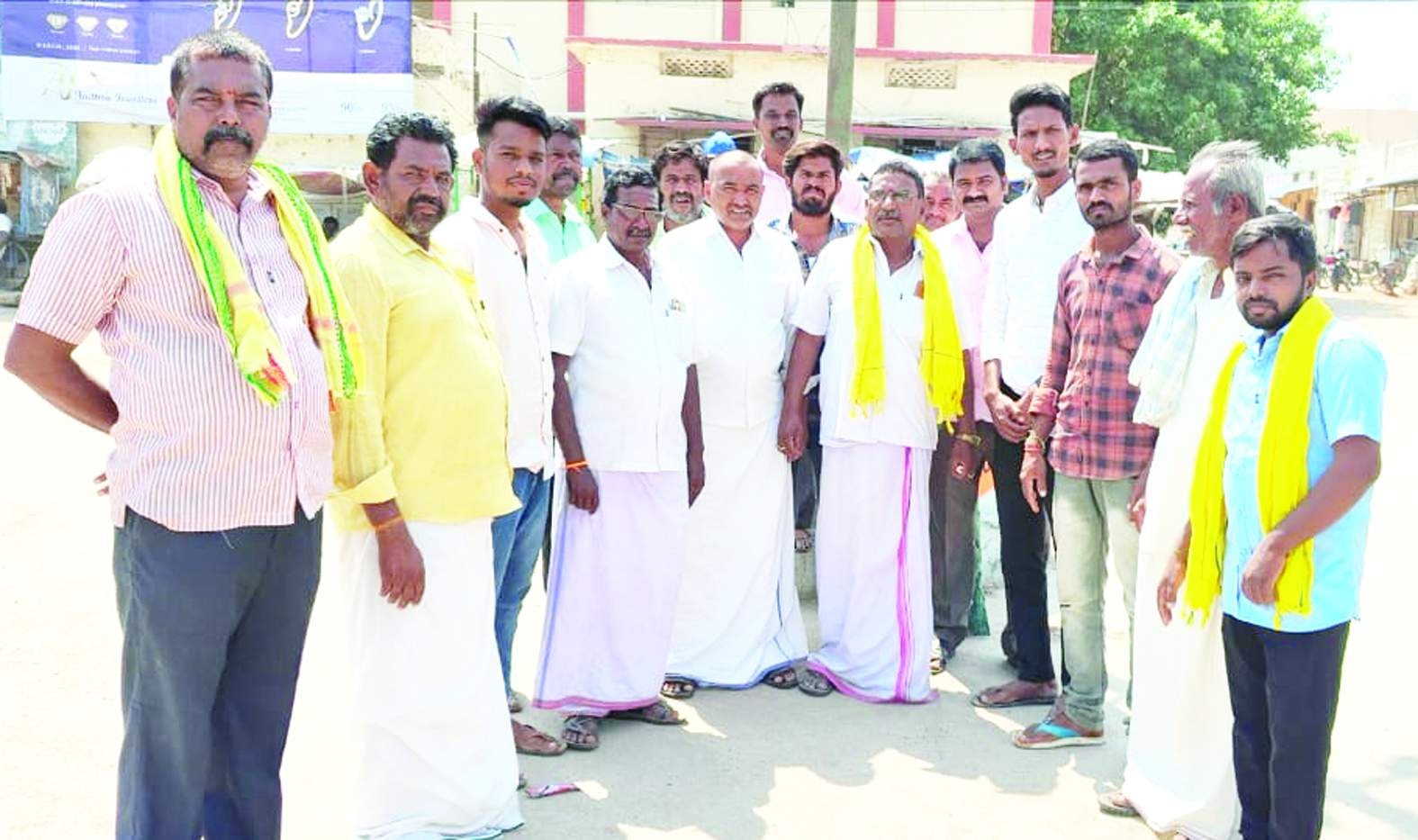 నిరసన తెలుపుతున్న టిడిపి నాయకులు