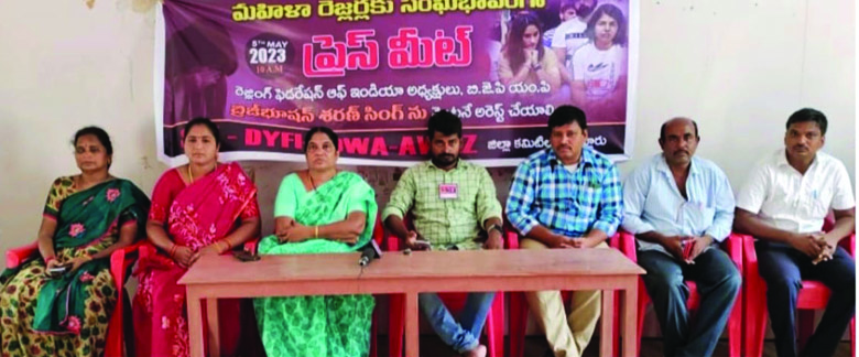 రెజ్లర్లపై దాడి అమానుషం