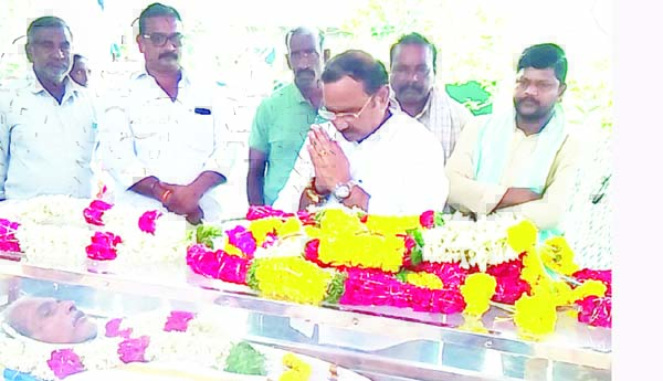 దగ్గుబాడు సర్పంచికి పితృవియోగం