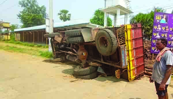 లారీ బోల్తా