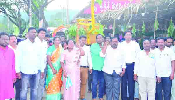 ఘనంగా మోదకొండమ్మ పల్లకి సేవ