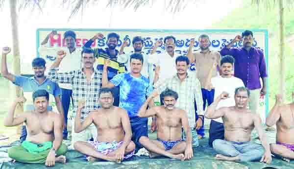 మత్స్యకారుల అర్ధనగ ప్రదర్శన