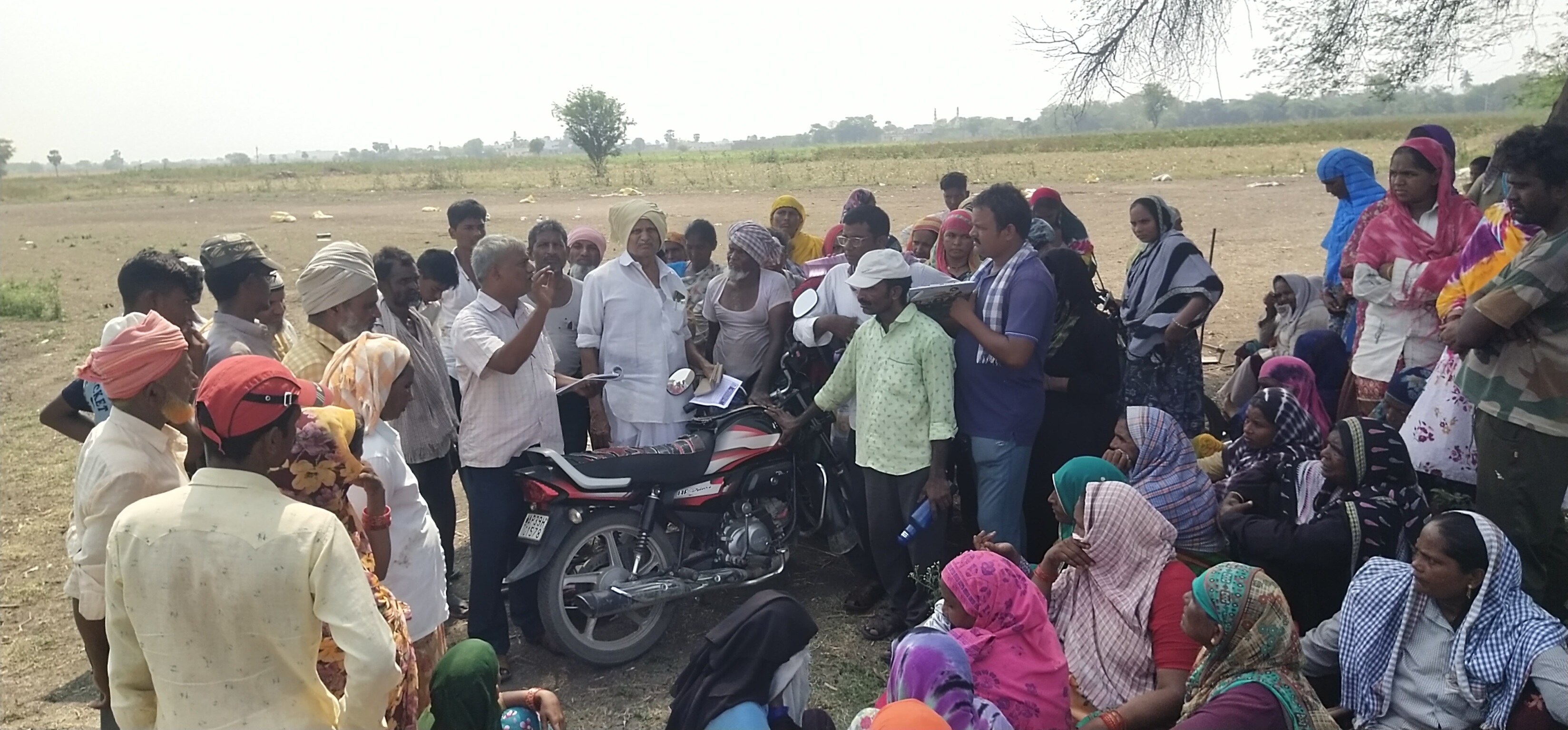 నాలుగు వారాలుగా కూలివ్వలేదు